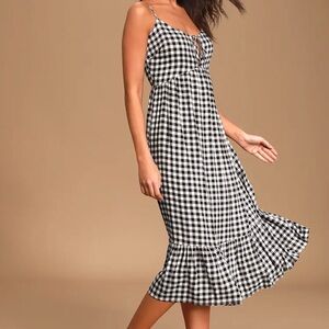 Lulu's Black and White Checkered midi Dress